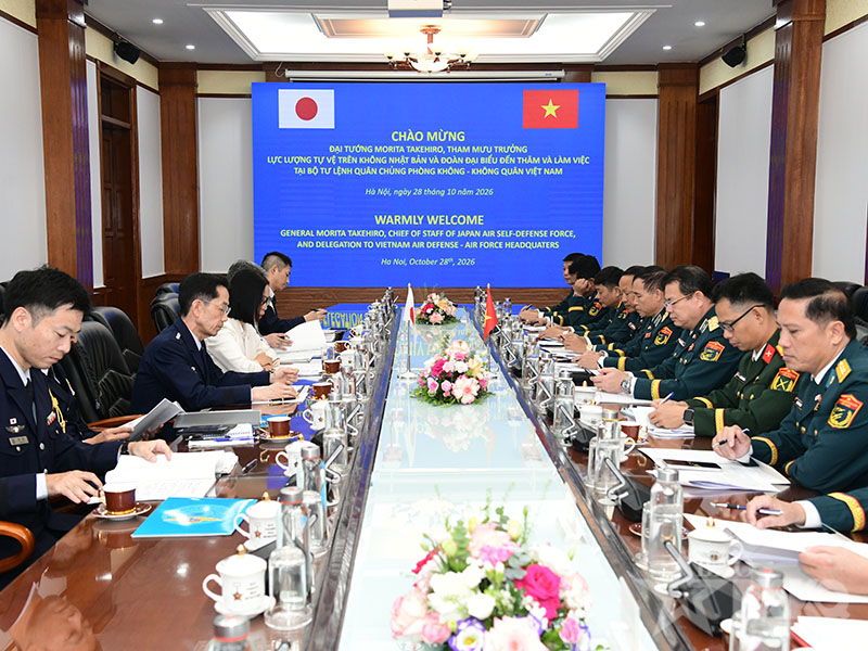 Tham mưu trưởng Lực lượng tự vệ tr&ecirc;n kh&ocirc;ng Nhật Bản thăm v&agrave; l&agrave;m việc tại Qu&acirc;n chủng Ph&ograve;ng kh&ocirc;ng-Kh&ocirc;ng qu&acirc;n