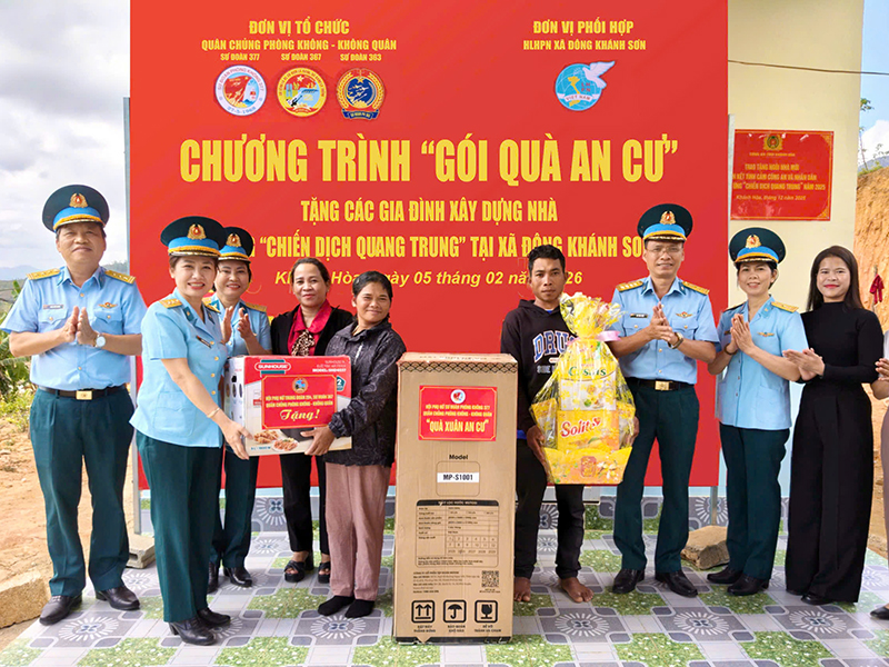 Lan tỏa y&ecirc;u thương từ &ldquo;G&oacute;i qu&agrave; an cư&rdquo;