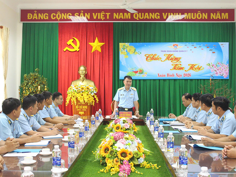 Thủ trưởng Bộ Tư lệnh Qu&acirc;n chủng Ph&ograve;ng kh&ocirc;ng - Kh&ocirc;ng qu&acirc;n kiểm tra sẵn s&agrave;ng chiến đấu v&agrave; c&ocirc;ng t&aacute;c tổ chức Tết Nguy&ecirc;n đ&aacute;n B&iacute;nh Ngọ 2026