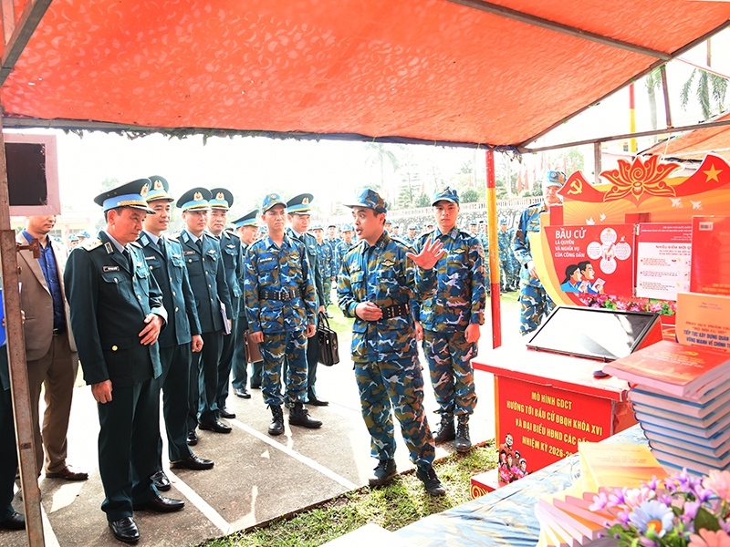 Để quân nhân hiểu rõ vinh dự và trách nhiệm với lá phiếu cử tri