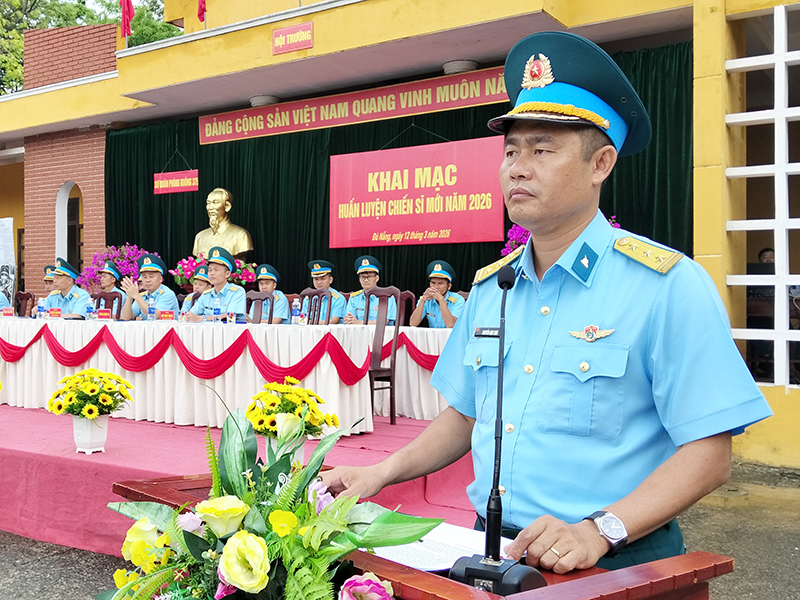 Sư đo&agrave;n 375 khai mạc huấn luyện chiến sĩ mới năm 2026