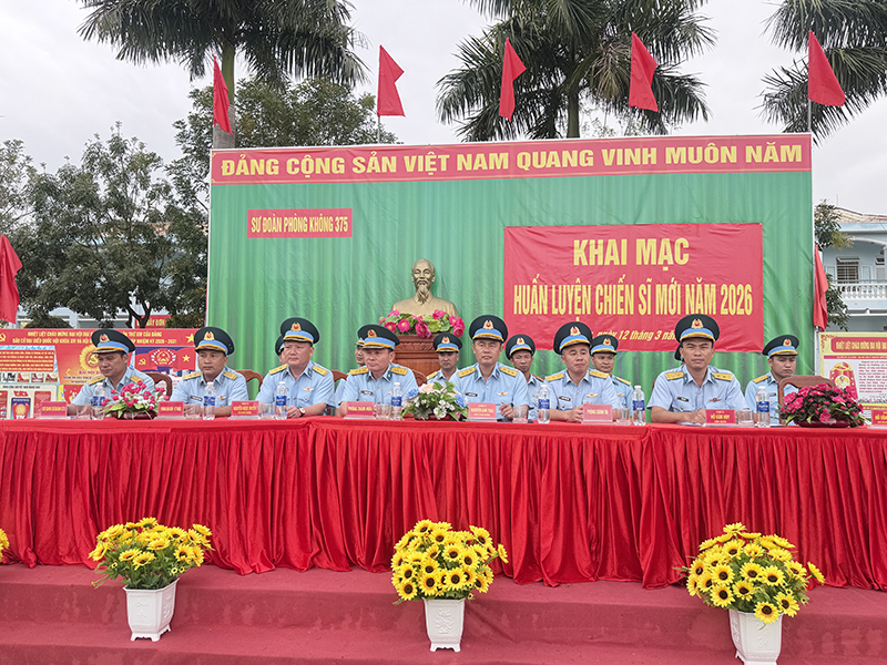 Sư đo&agrave;n 375 khai mạc huấn luyện chiến sĩ mới năm 2026