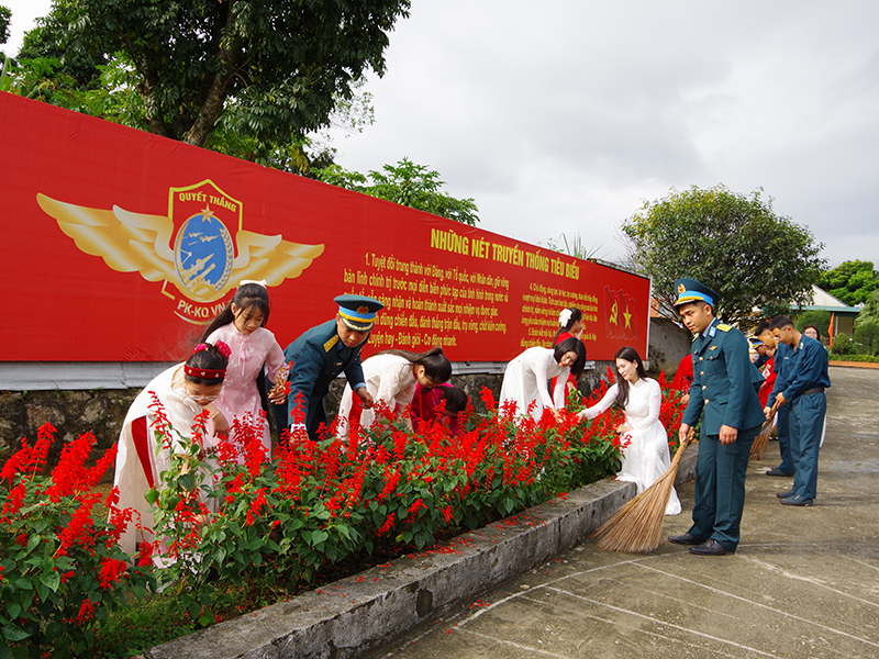 Sức trẻ xung k&iacute;ch tr&ecirc;n trận địa t&ecirc;n lửa Trung đo&agrave;n 213