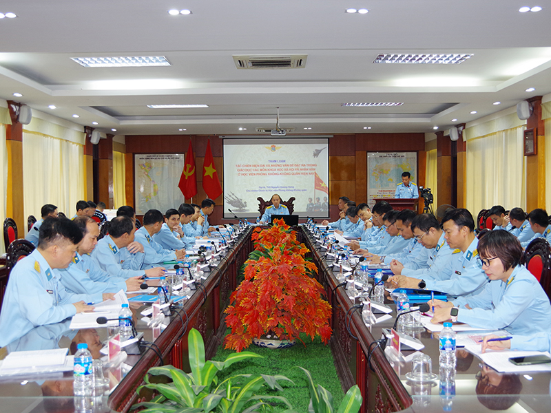 Hội thảo khoa học &ldquo;T&aacute;c chiến hiện đại v&agrave; những vấn đề đặt ra trong c&ocirc;ng t&aacute;c gi&aacute;o dục, đ&agrave;o tạo v&agrave; nghi&ecirc;n cứu khoa học ở Học viện Ph&ograve;ng kh&ocirc;ng - Kh&ocirc;ng qu&acirc;n hiện nay&rdquo;