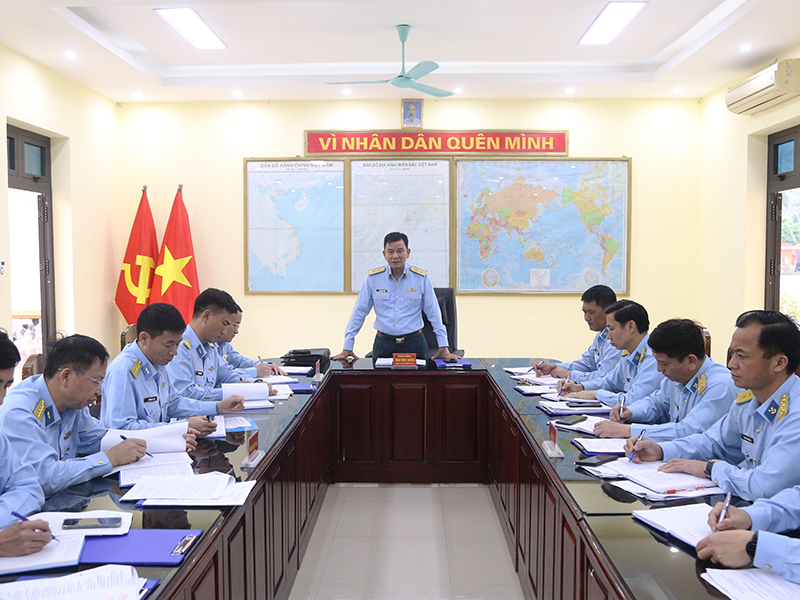 Qu&acirc;n chủng Ph&ograve;ng kh&ocirc;ng-Kh&ocirc;ng qu&acirc;n kiểm tra c&ocirc;ng t&aacute;c huấn luyện chiến sĩ mới tại c&aacute;c đơn vị