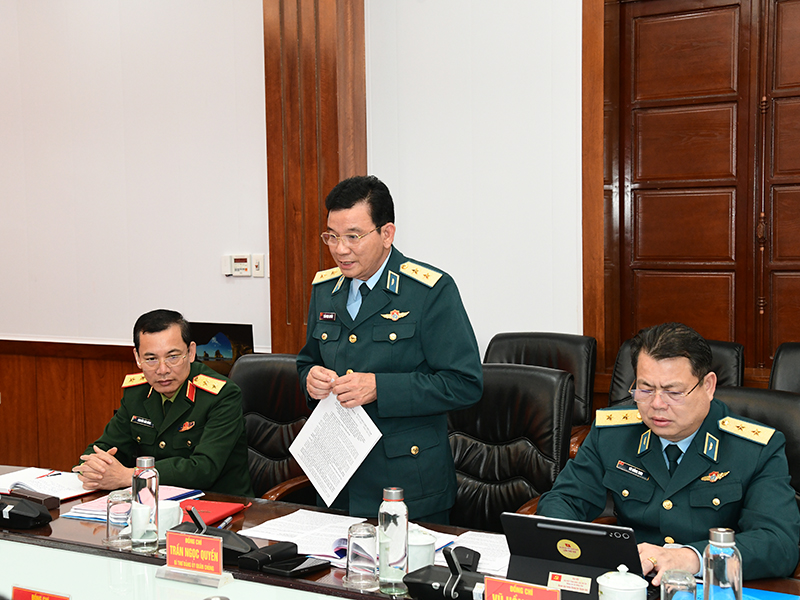 Đo&agrave;n Kiểm tra, gi&aacute;m s&aacute;t số 12 của Bộ Ch&iacute;nh trị l&agrave;m việc với Ban Thường vụ Đảng ủy Qu&acirc;n chủng Ph&ograve;ng kh&ocirc;ng-Kh&ocirc;ng qu&acirc;n