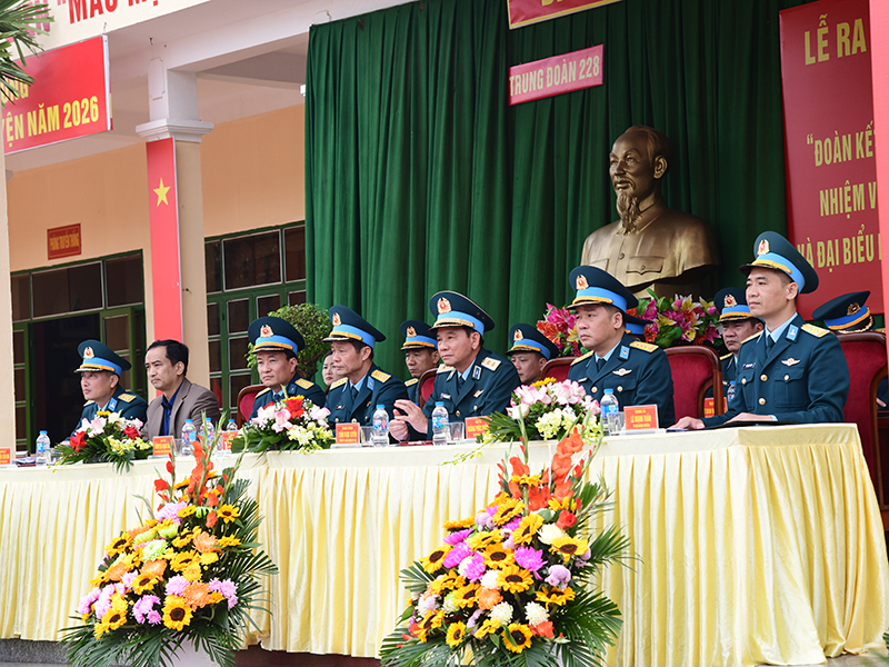 Trung tướng Trần Ngọc Quyến - Chính ủy Quân chủng PK-KQ dự Lễ ra quân huấn luyện năm 2026 tại Trung đoàn 228