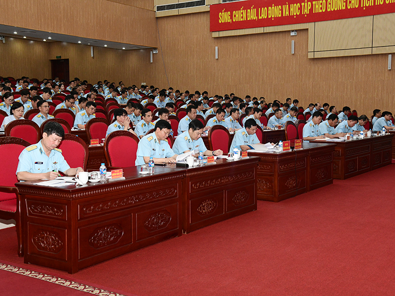 Qu&acirc;n chủng Ph&ograve;ng kh&ocirc;ng-Kh&ocirc;ng qu&acirc;n tham gia nghi&ecirc;n cứu, học tập, qu&aacute;n triệt v&agrave; triển khai thực hiện Nghị quyết Hội nghị lần thứ hai, Ban Chấp h&agrave;nh Trung ương Đảng kh&oacute;a XIV