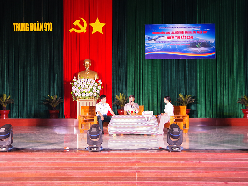 Trung đo&agrave;n 910 tổ chức giao lưu văn h&oacute;a, văn nghệ &ldquo;Sắt son niềm tin&rdquo; hưởng ứng Ng&agrave;y s&aacute;ch v&agrave; văn h&oacute;a đọc Việt Nam lần thứ 5, năm 2026