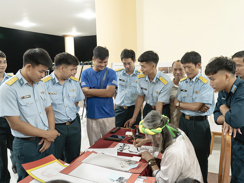 Trung đo&agrave;n 910 tổ chức giao lưu văn h&oacute;a, văn nghệ &ldquo;Sắt son niềm tin&rdquo; hưởng ứng Ng&agrave;y s&aacute;ch v&agrave; văn h&oacute;a đọc Việt Nam lần thứ 5, năm 2026