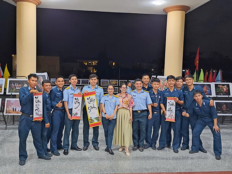 Trung đo&agrave;n 910 tổ chức giao lưu văn h&oacute;a, văn nghệ &ldquo;Sắt son niềm tin&rdquo; hưởng ứng Ng&agrave;y s&aacute;ch v&agrave; văn h&oacute;a đọc Việt Nam lần thứ 5, năm 2026