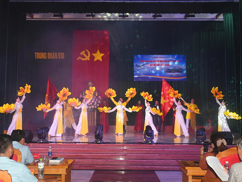 Trung đo&agrave;n 910 tổ chức giao lưu văn h&oacute;a, văn nghệ &ldquo;Sắt son niềm tin&rdquo; hưởng ứng Ng&agrave;y s&aacute;ch v&agrave; văn h&oacute;a đọc Việt Nam lần thứ 5, năm 2026