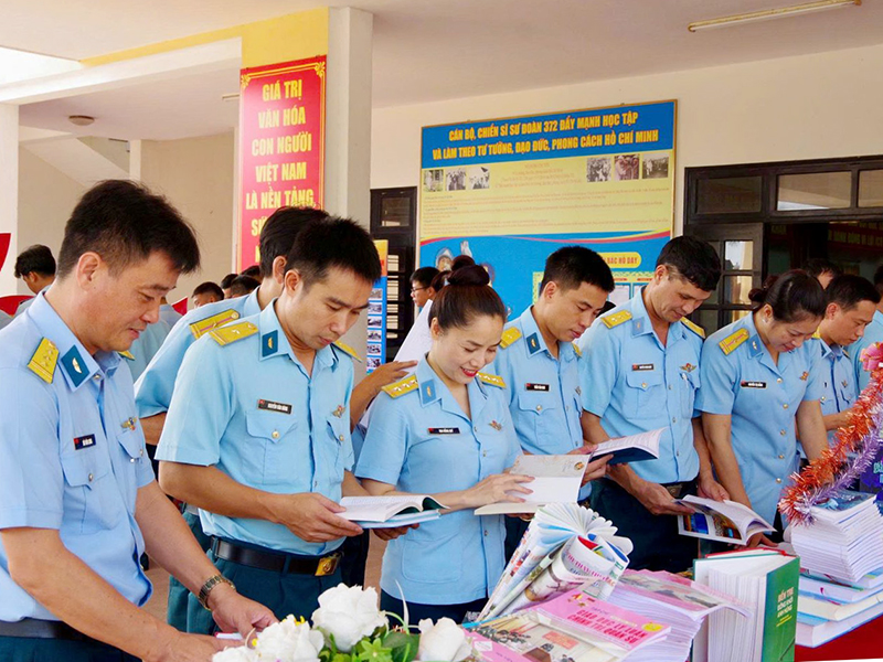 Sư đo&agrave;n 372 hưởng ứng Ng&agrave;y s&aacute;ch v&agrave; văn h&oacute;a đọc Việt Nam năm 2026