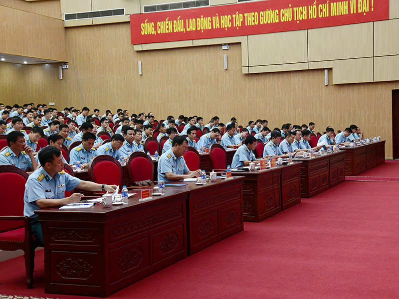 Qu&acirc;n chủng Ph&ograve;ng kh&ocirc;ng-Kh&ocirc;ng qu&acirc;n r&uacute;t kinh nghiệm c&ocirc;ng t&aacute;c quản l&yacute; tư tưởng v&agrave; x&acirc;y dựng ch&iacute;nh quy, quản l&yacute; kỷ luật 4 th&aacute;ng đầu năm 2026