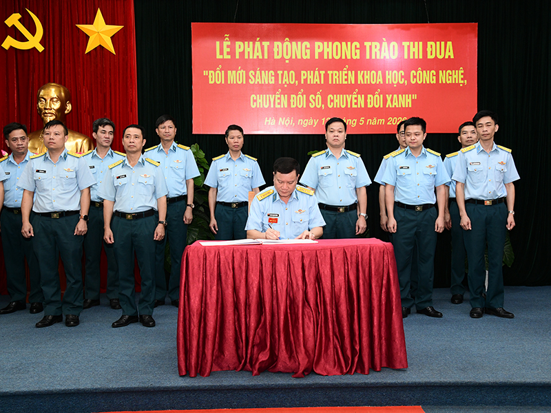 Cục Ch&iacute;nh trị Qu&acirc;n chủng PK-KQ ph&aacute;t động thi đua &ldquo;Đổi mới s&aacute;ng tạo, ph&aacute;t triển khoa học c&ocirc;ng nghệ, chuyển đổi số, chuyển đổi xanh&rdquo;