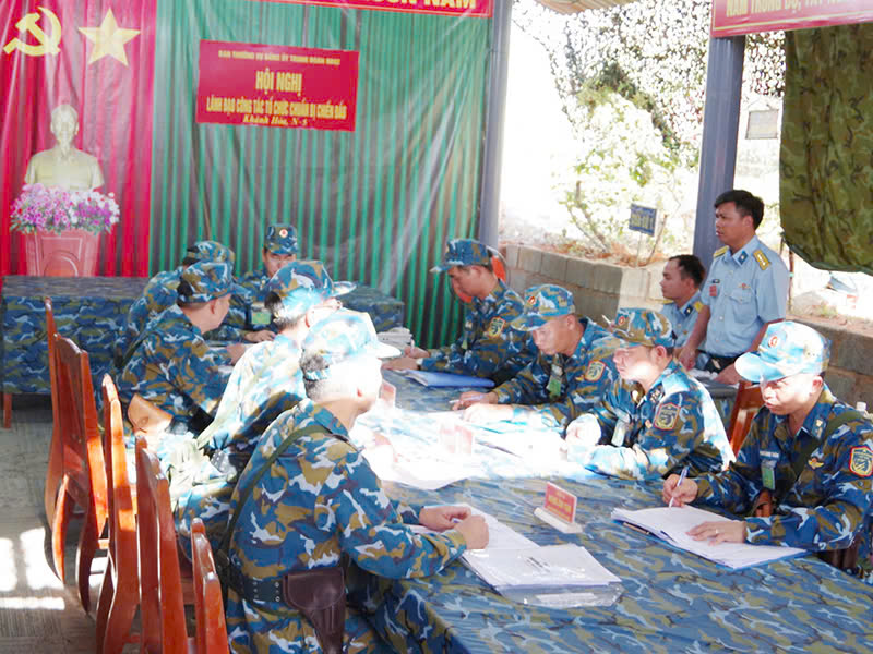 Sư đo&agrave;n 377 tổ chức Diễn tập Chỉ huy - Tham mưu 1 b&ecirc;n, 1 cấp tr&ecirc;n bản đồ, c&oacute; một phần thực binh cho chỉ huy v&agrave; cơ quan c&aacute;c trung đo&agrave;n trực thuộc