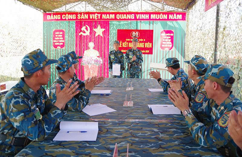 Sư đo&agrave;n 377 tổ chức Diễn tập Chỉ huy - Tham mưu 1 b&ecirc;n, 1 cấp tr&ecirc;n bản đồ, c&oacute; một phần thực binh cho chỉ huy v&agrave; cơ quan c&aacute;c trung đo&agrave;n trực thuộc