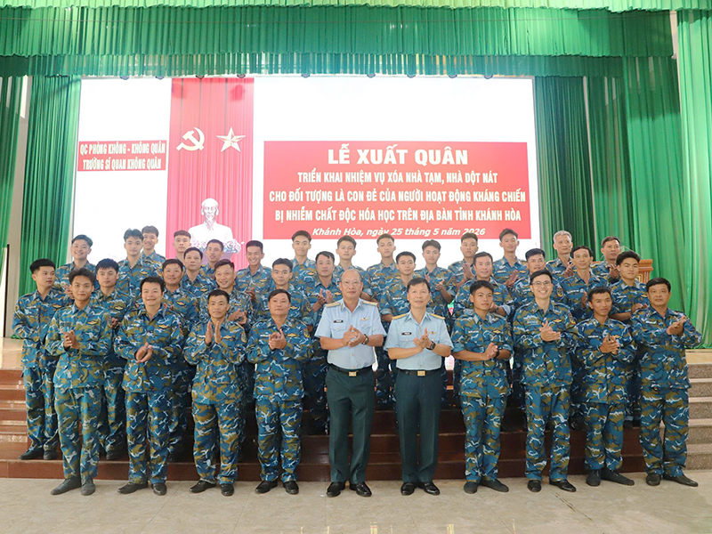 Trường Sĩ quan Không quân xuất quân hỗ trợ xóa nhà tạm, nhà dột nát tại xã Bác Ái, tỉnh Khánh Hòa