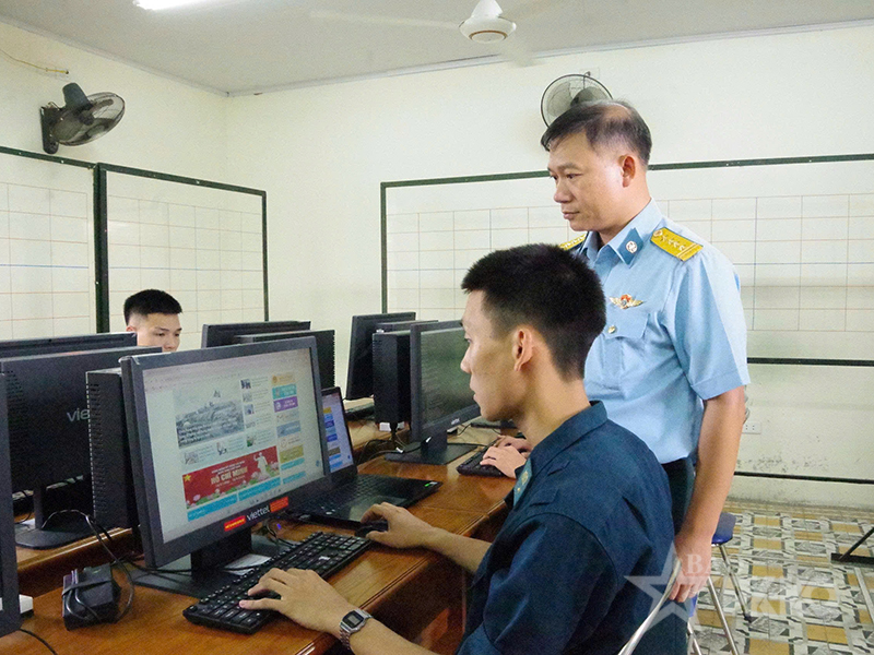 Đẩy mạnh chuyển đổi số, nâng cao chất lượng bảo đảm thông tin liên lạc