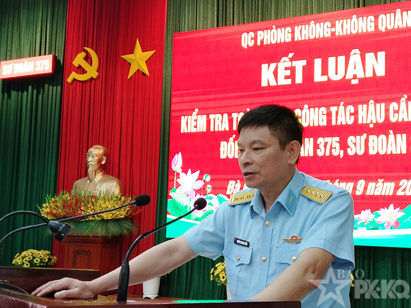 Cục Hậu cần-Kỹ thuật Qu&acirc;n chủng Ph&ograve;ng Kh&ocirc;ng-Kh&ocirc;ng qu&acirc;n kiểm tra to&agrave;n diện sư đo&agrave;n 375