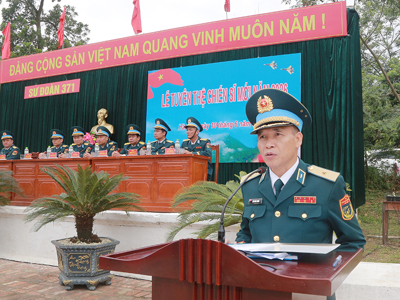 C&aacute;c đơn vị trong Qu&acirc;n chủng Ph&ograve;ng kh&ocirc;ng-Kh&ocirc;ng qu&acirc;n tổ chức Lễ tuy&ecirc;n thệ chiến sĩ mới năm 2026