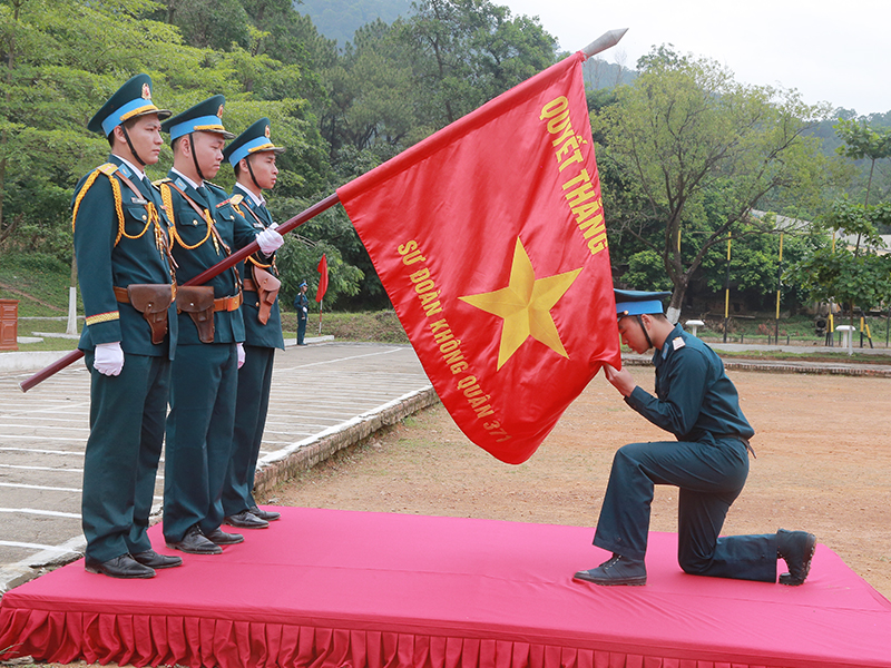 C&aacute;c đơn vị trong Qu&acirc;n chủng Ph&ograve;ng kh&ocirc;ng-Kh&ocirc;ng qu&acirc;n tổ chức Lễ tuy&ecirc;n thệ chiến sĩ mới năm 2026
