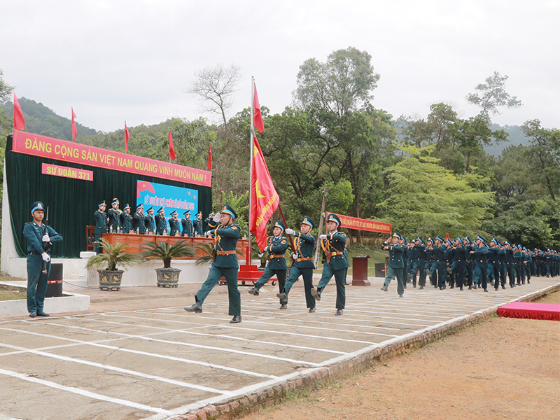 C&aacute;c đơn vị trong Qu&acirc;n chủng Ph&ograve;ng kh&ocirc;ng-Kh&ocirc;ng qu&acirc;n tổ chức Lễ tuy&ecirc;n thệ chiến sĩ mới năm 2026