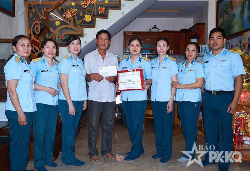 C&aacute;c đơn vị thuộc Sư đo&agrave;n 375 tổ chức nhiều hoạt động &ldquo;Đền ơn đ&aacute;p nghĩa&rdquo;