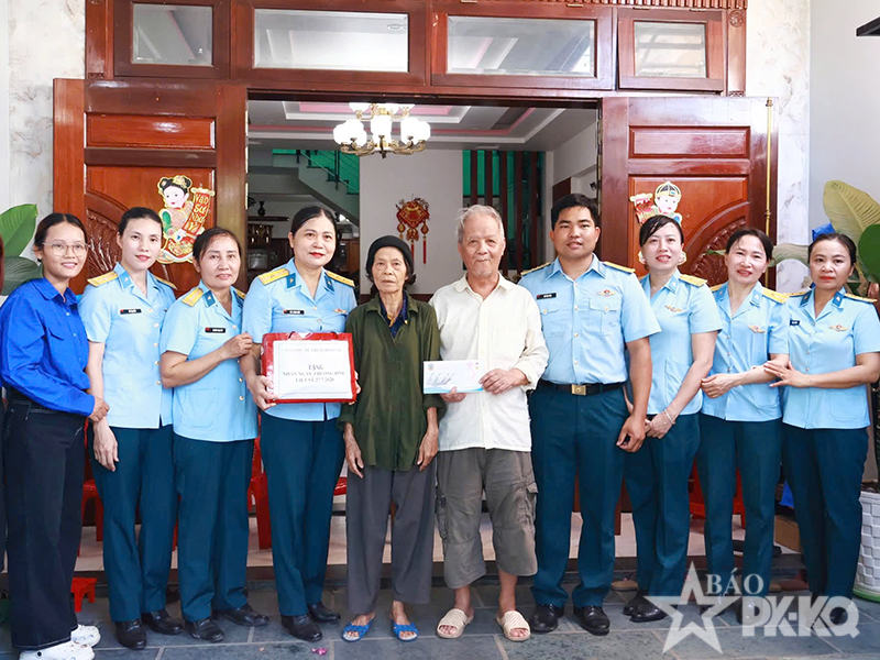 C&aacute;c đơn vị thuộc Sư đo&agrave;n 375 tổ chức nhiều hoạt động &ldquo;Đền ơn đ&aacute;p nghĩa&rdquo;