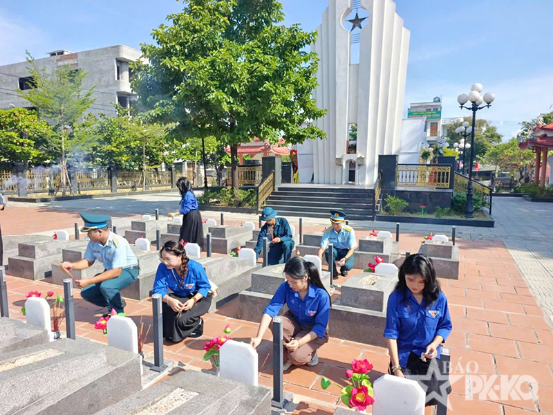 C&aacute;c đơn vị thuộc Sư đo&agrave;n 375 tổ chức nhiều hoạt động &ldquo;Đền ơn đ&aacute;p nghĩa&rdquo;