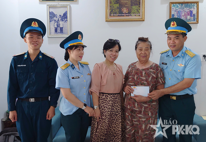 C&aacute;c đơn vị thuộc Sư đo&agrave;n 375 tổ chức nhiều hoạt động &ldquo;Đền ơn đ&aacute;p nghĩa&rdquo;