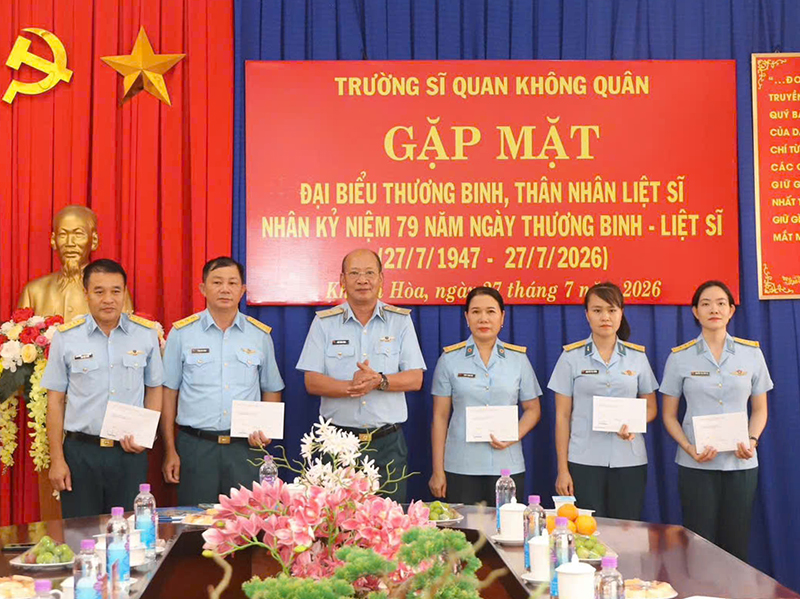Trường Sĩ quan Kh&ocirc;ng qu&acirc;n tổ chức nhiều hoạt động tri &acirc;n nh&acirc;n kỷ niệm 79 năm Ng&agrave;y Thương binh - Liệt sĩ