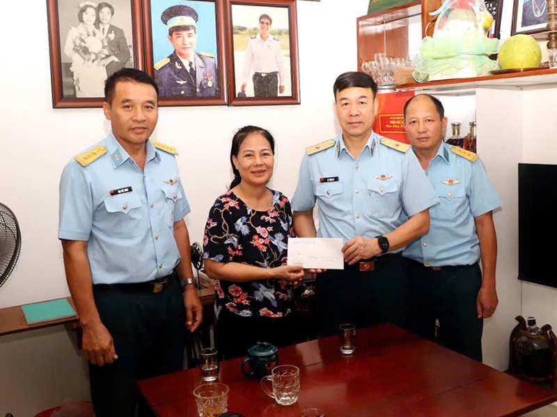 Trường Sĩ quan Kh&ocirc;ng qu&acirc;n tổ chức nhiều hoạt động tri &acirc;n nh&acirc;n kỷ niệm 79 năm Ng&agrave;y Thương binh - Liệt sĩ