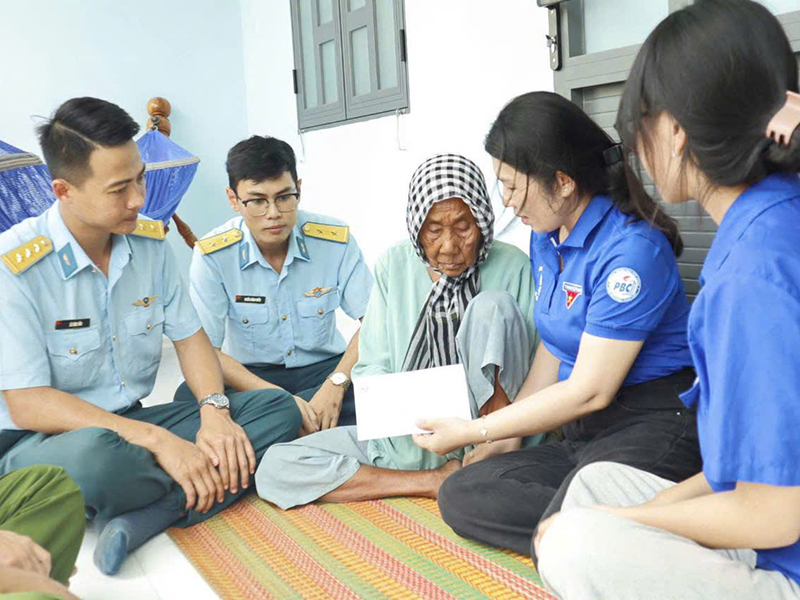 Trường Sĩ quan Kh&ocirc;ng qu&acirc;n tổ chức nhiều hoạt động tri &acirc;n nh&acirc;n kỷ niệm 79 năm Ng&agrave;y Thương binh - Liệt sĩ