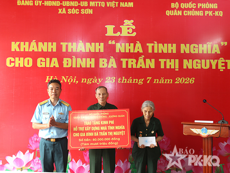Quân chủng Phòng không-Không quân khánh thành và bàn giao nhà tình nghĩa tặng gia đình bà Trần Thị Nguyệt