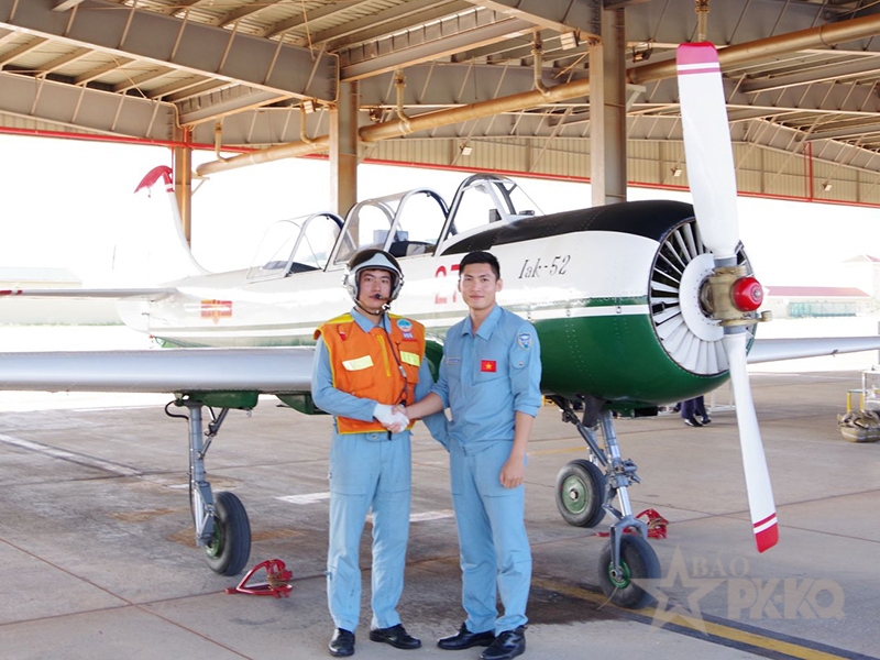 Trung đo&agrave;n 920 thả bay đơn th&agrave;nh c&ocirc;ng học vi&ecirc;n Kh&oacute;a 51