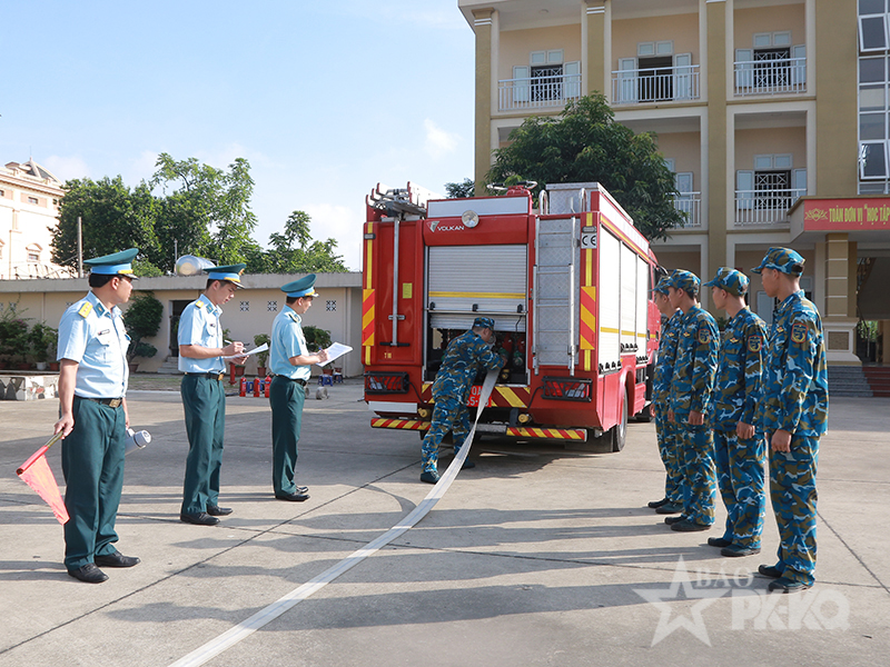 Huấn luyện chặt chẽ, s&aacute;t thực tế nhiệm vụ