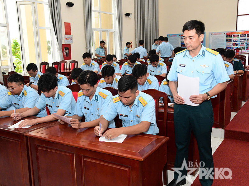 Quân chủng PK-KQ kiểm tra kết quả xây dựng đơn vị vững mạnh toàn diện “mẫu mực, tiêu biểu” năm 2026 tại Trung đoàn 940