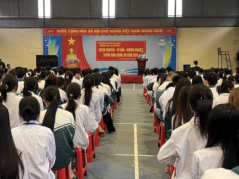 Trường Sĩ quan Không quân tổ chức tư vấn tuyển sinh quân sự tại tỉnh Lào Cai