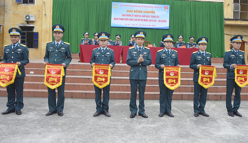 Học viện Ph&ograve;ng kh&ocirc;ng - Kh&ocirc;ng qu&acirc;n khai mạc giải b&oacute;ng chuyền ch&agrave;o mừng kỷ niệm 95 năm Ng&agrave;y th&agrave;nh lập Đo&agrave;n TNCS Hồ Ch&iacute; Minh