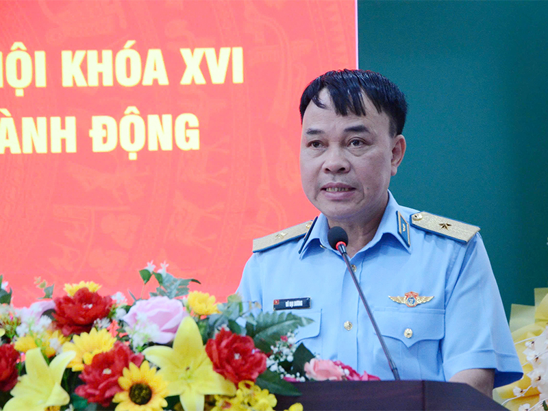 Thiếu tướng Vũ Đại Dương - Ph&oacute; Tư lệnh Qu&acirc;n chủng Ph&ograve;ng kh&ocirc;ng - Kh&ocirc;ng qu&acirc;n tiếp x&uacute;c cử tri tại tỉnh Kh&aacute;nh H&ograve;a