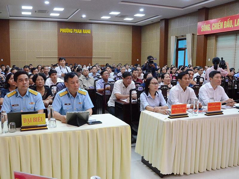 Thiếu tướng Vũ Đại Dương - Ph&oacute; Tư lệnh Qu&acirc;n chủng Ph&ograve;ng kh&ocirc;ng - Kh&ocirc;ng qu&acirc;n tiếp x&uacute;c cử tri tại tỉnh Kh&aacute;nh H&ograve;a