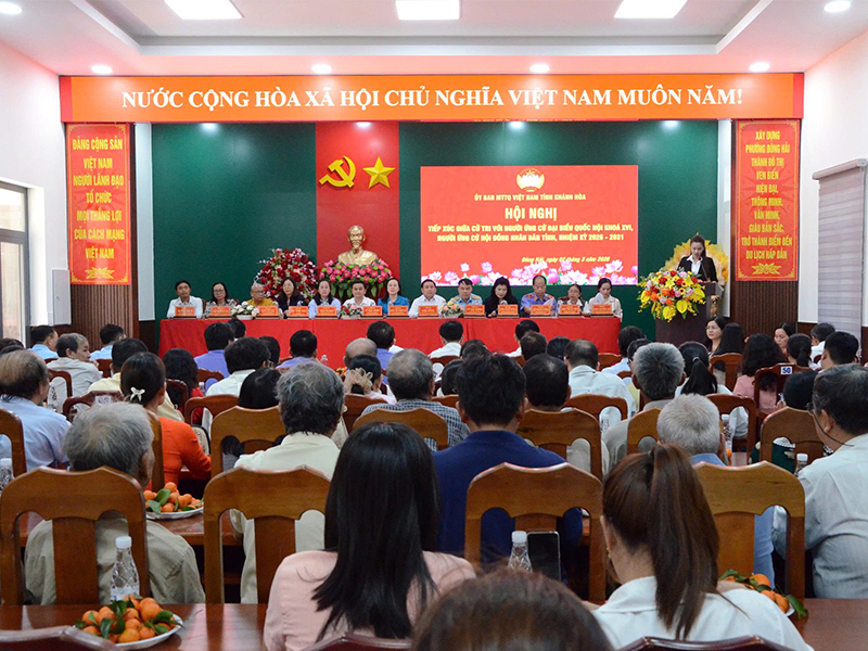 Thiếu tướng Vũ Đại Dương - Ph&oacute; Tư lệnh Qu&acirc;n chủng Ph&ograve;ng kh&ocirc;ng - Kh&ocirc;ng qu&acirc;n tiếp x&uacute;c cử tri tại tỉnh Kh&aacute;nh H&ograve;a