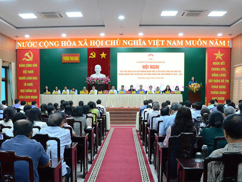 Thiếu tướng Vũ Đại Dương - Ph&oacute; Tư lệnh Qu&acirc;n chủng Ph&ograve;ng kh&ocirc;ng - Kh&ocirc;ng qu&acirc;n tiếp x&uacute;c cử tri tại tỉnh Kh&aacute;nh H&ograve;a