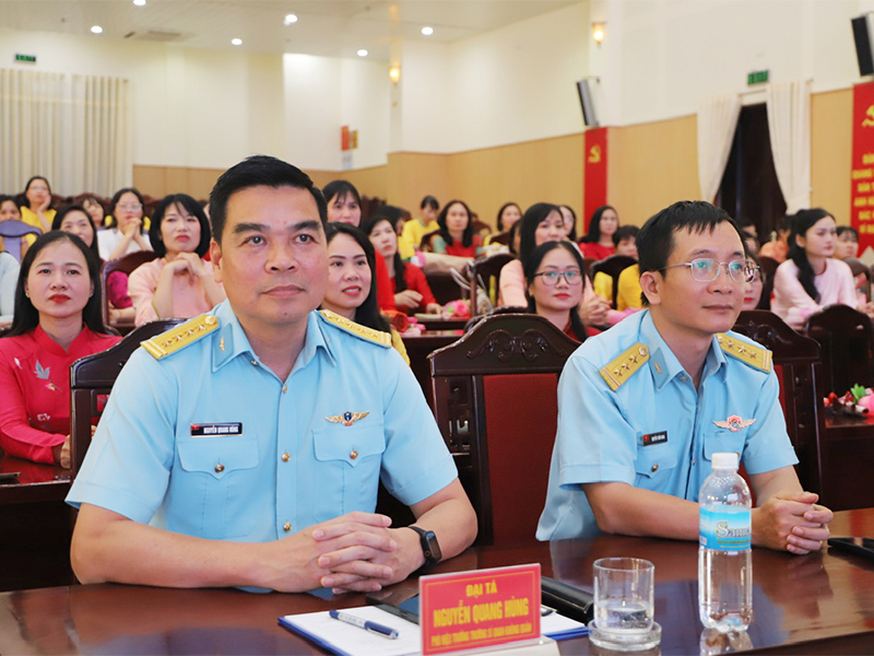 Giao lưu “Phụ nữ Quân đội vươn mình trong kỷ nguyên mới”