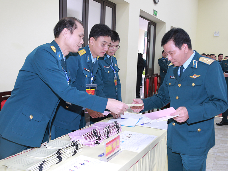 Cử tri Quân chủng Phòng không - Không quân tham gia bầu cử đại biểu Quốc hội khóa XVI và đại biểu Hội đồng nhân dân các cấp nhiệm kỳ 2026-2031