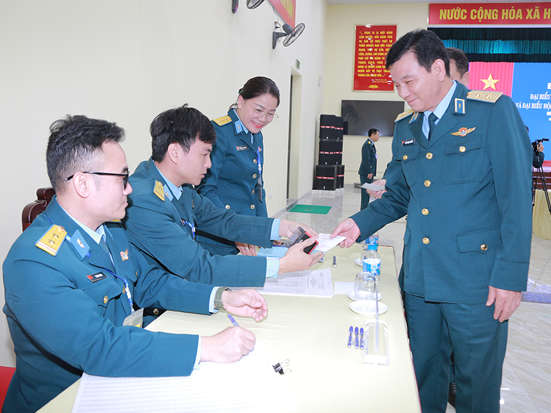 Cử tri Quân chủng Phòng không - Không quân tham gia bầu cử đại biểu Quốc hội khóa XVI và đại biểu Hội đồng nhân dân các cấp nhiệm kỳ 2026-2031