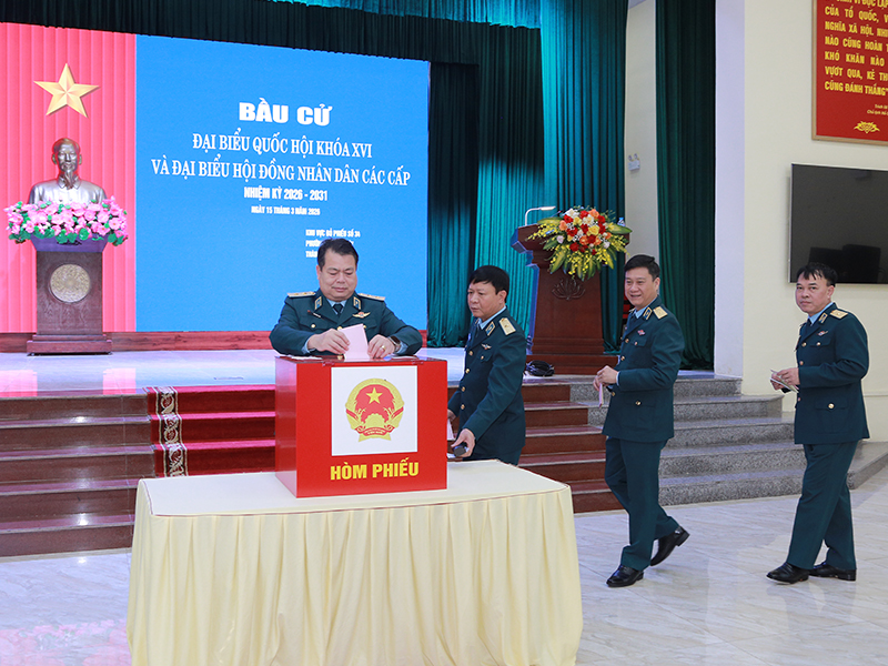 Cử tri Quân chủng Phòng không - Không quân tham gia bầu cử đại biểu Quốc hội khóa XVI và đại biểu Hội đồng nhân dân các cấp nhiệm kỳ 2026-2031