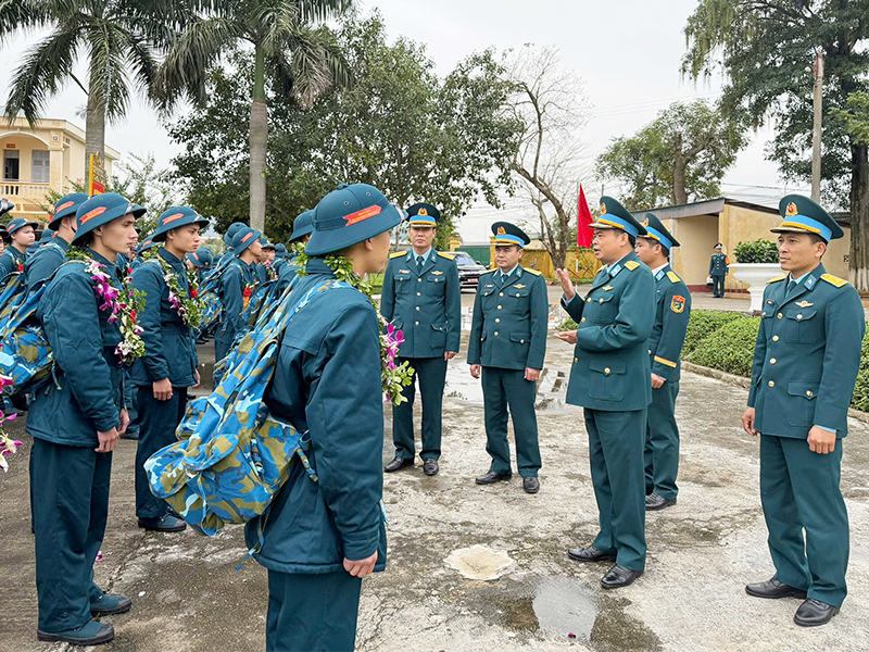 Các đơn vị trong Quân chủng Phòng không - Không quân tiếp nhận chiến sĩ mới năm 2026