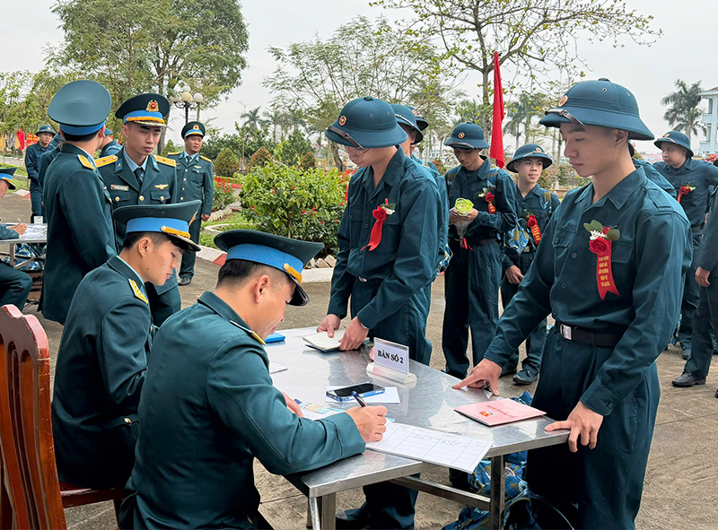 Các đơn vị trong Quân chủng Phòng không - Không quân tiếp nhận chiến sĩ mới năm 2026